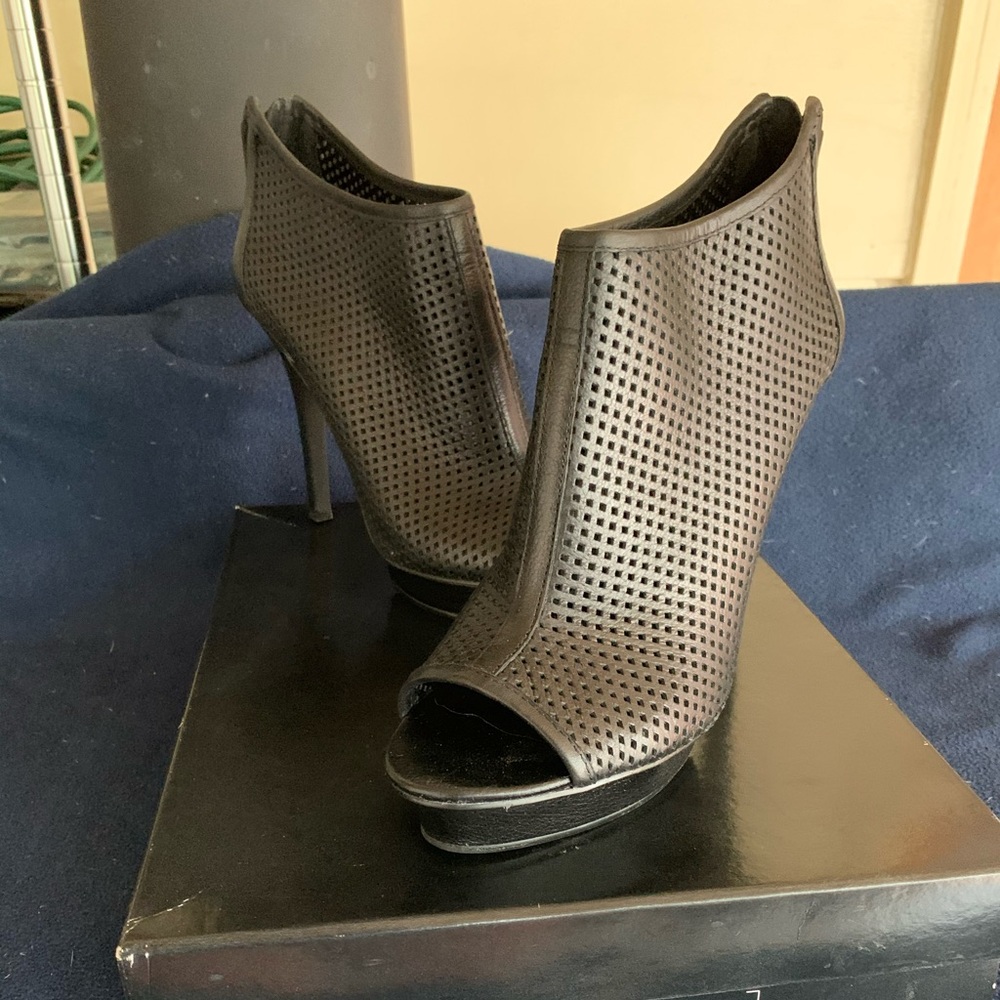 Kerriess by BCBG zip up platform heels